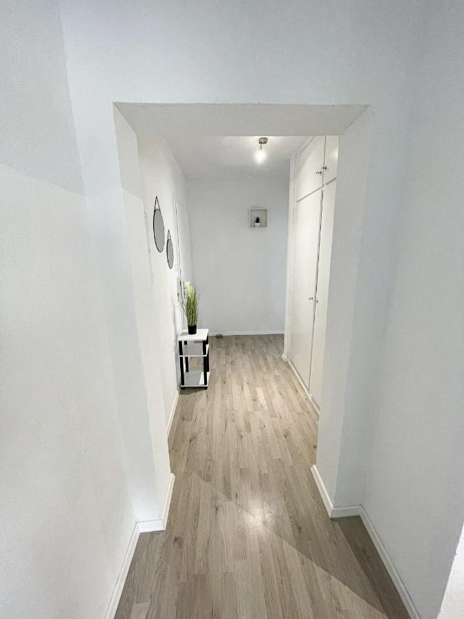 Perfekte 1,5 Wohnung Zentral In Leonberg Gegenueber Einkaufzentrum Bagian luar foto