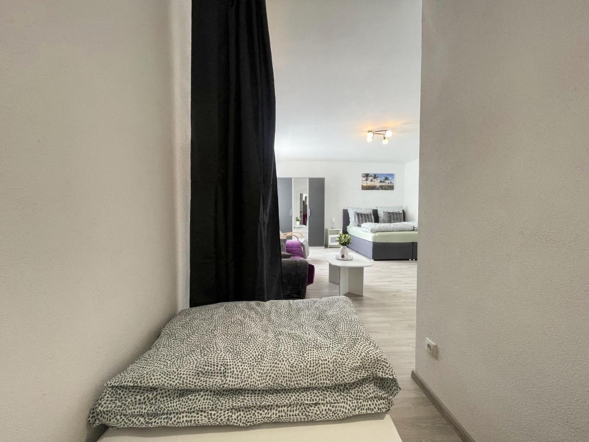 Perfekte 1,5 Wohnung Zentral In Leonberg Gegenueber Einkaufzentrum Bagian luar foto