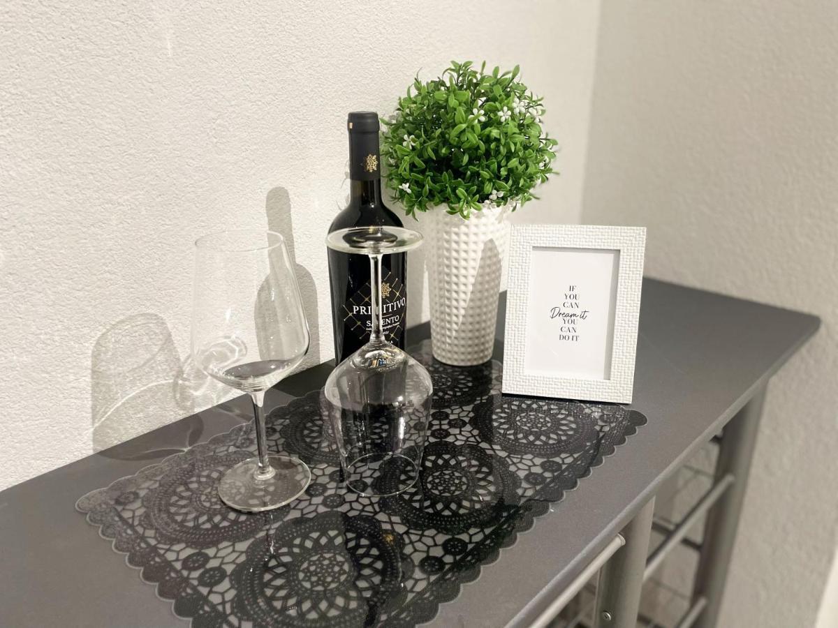 Perfekte 1,5 Wohnung Zentral In Leonberg Gegenueber Einkaufzentrum Bagian luar foto
