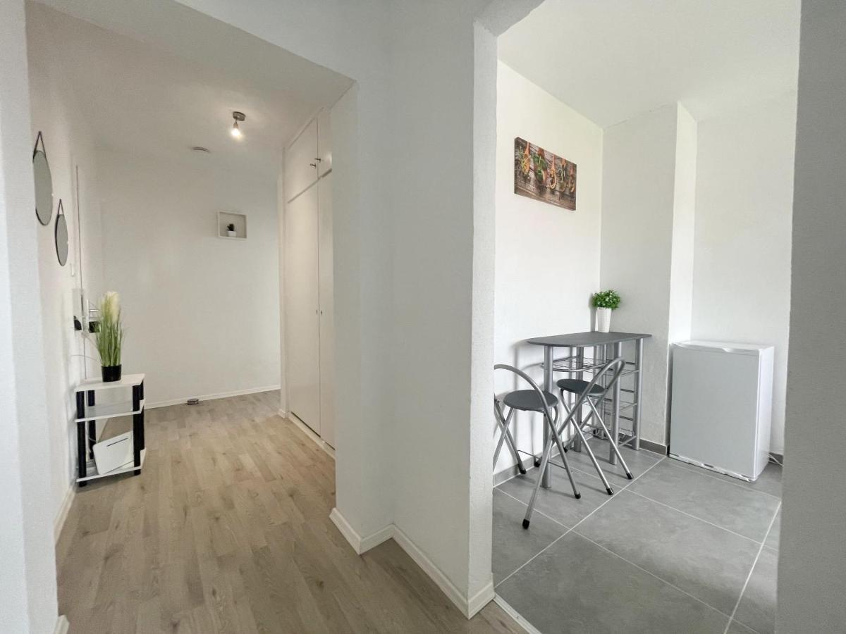 Perfekte 1,5 Wohnung Zentral In Leonberg Gegenueber Einkaufzentrum Bagian luar foto