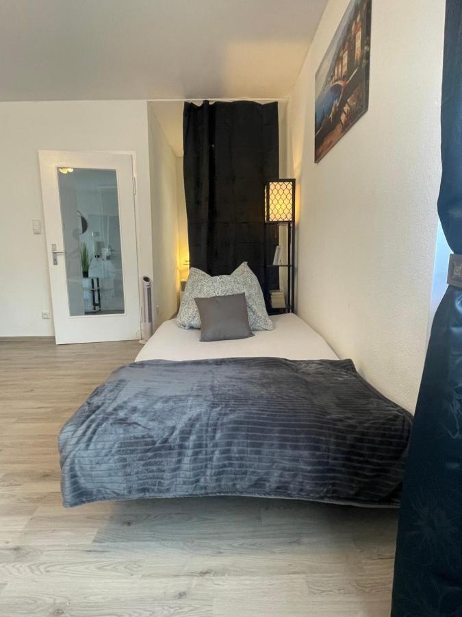 Perfekte 1,5 Wohnung Zentral In Leonberg Gegenueber Einkaufzentrum Bagian luar foto