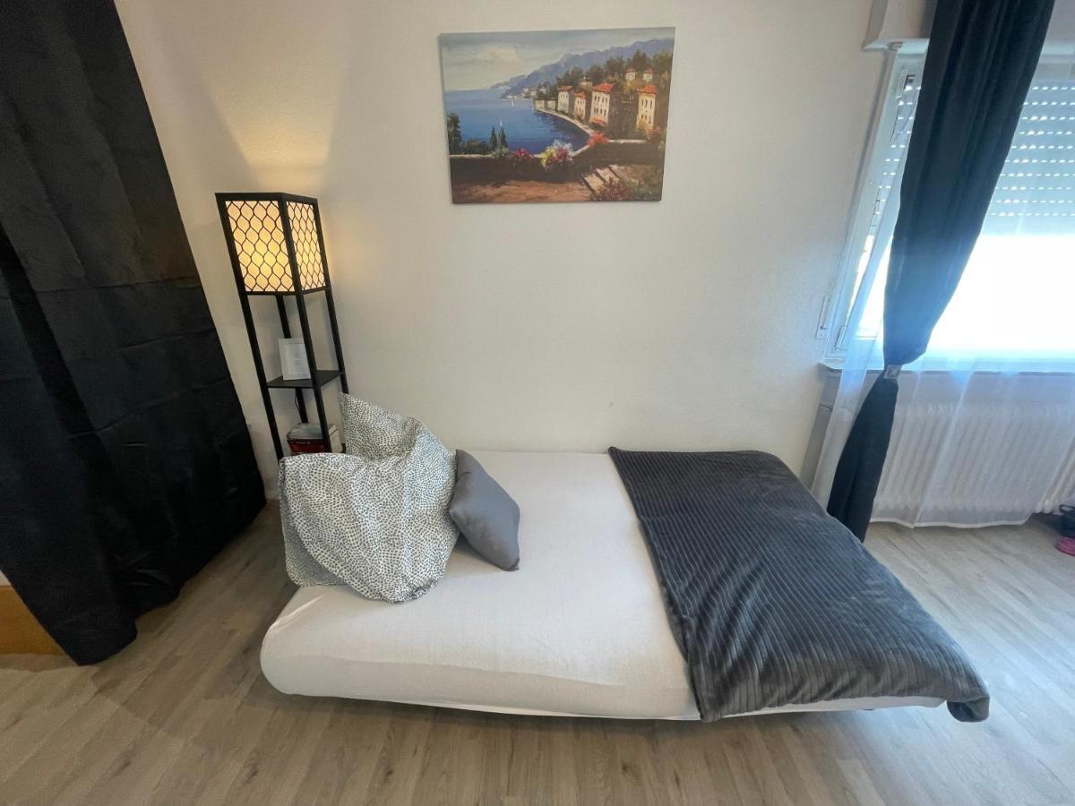 Perfekte 1,5 Wohnung Zentral In Leonberg Gegenueber Einkaufzentrum Bagian luar foto