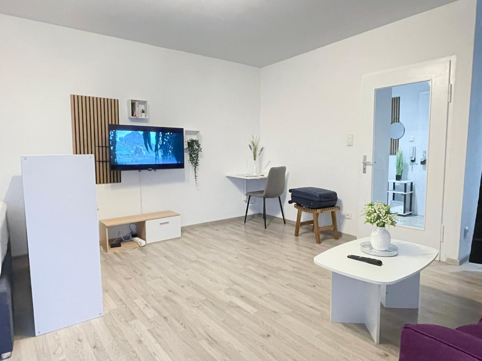 Perfekte 1,5 Wohnung Zentral In Leonberg Gegenueber Einkaufzentrum Bagian luar foto